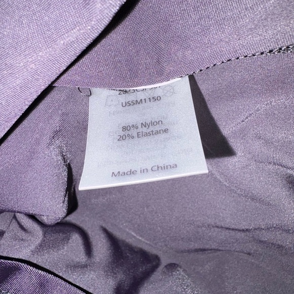 Universal Standard The Rashguard - Picture 8 of 9